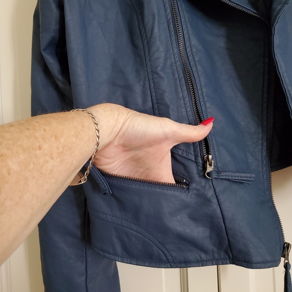 ⬇️💲⬇️ NWT‼️💙Maralyn & Me blue leatherette jacket - Picture 3 of 10